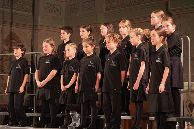 Des jeunes membres des Petits Chanteurs de la Maîtrise de Cap.