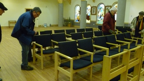 Déménagement des nouveaux bancs de l’Église/25 novembre-14