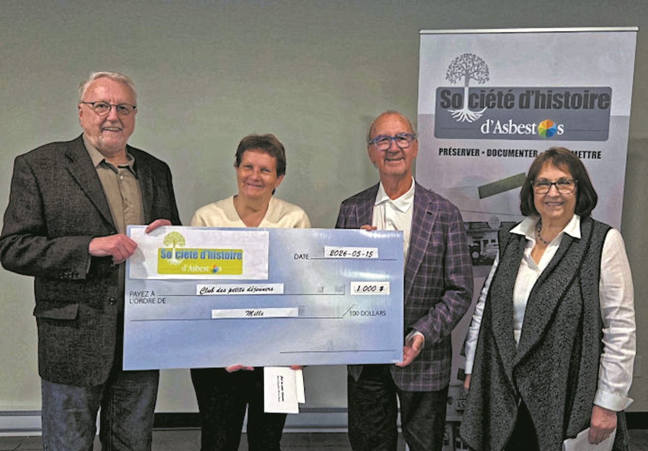 Une autre bourse de 1 000 $ a également été présentée à Loraine Lavallière pour le Club des petits déjeuners de l’école la Passerelle, afin de souligner l’implication de cet organisme auprès des jeunes de la communauté des Sources.