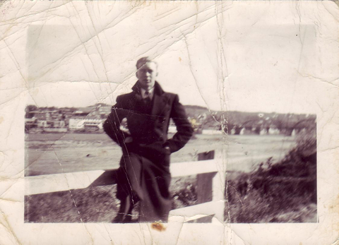 Charles-Édouard Gilbert au petit pont du jérôme brook en bas du domaine..(Photo Claude Gilbert).