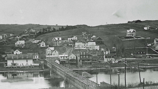 UNE ÉOLIENNE MULTIPALE AU CENTRE-VILLE IL Y A PLUS DE 100 ANS