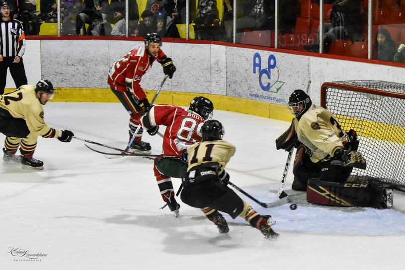 Le Desjardins-Wild amasse un important point contre Coaticook