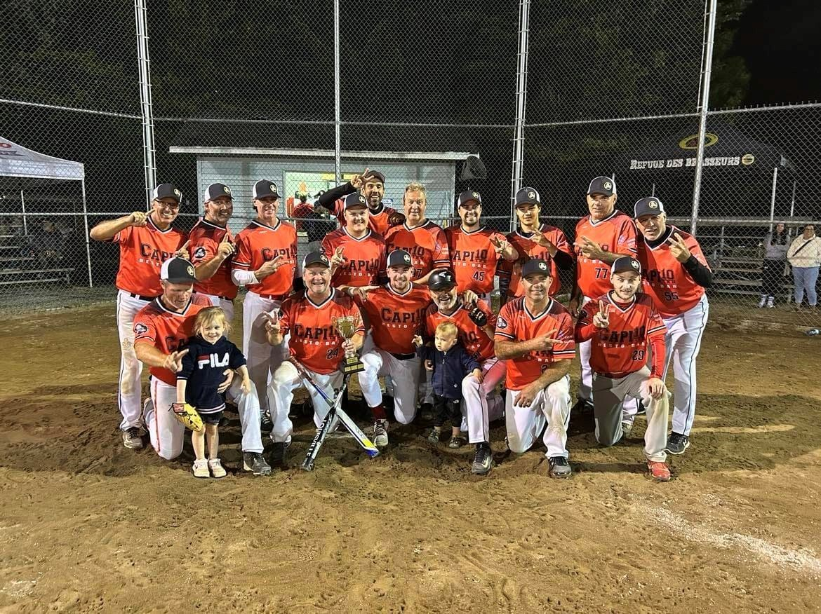 Les joueurs de softball du Resto-Bar Capi10 se sont mérité un 2e titre au sein du circuit C du Challenge Centre-du-Québec, en remportant le tournoi de Sherbrooke le 20 août dernier.