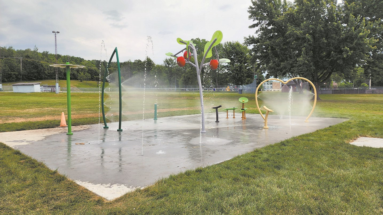 L’accès est tout à fait gratuit et les jeux d’eau sont situés tout près de la piscine municipale de Richmond au 740 rue Gouin.