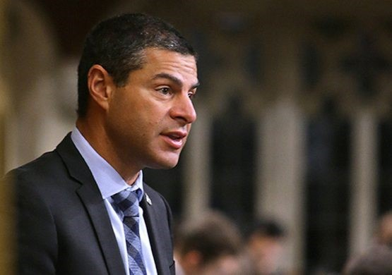 Alain Rayes présente une motion pour les services en français en Ontario