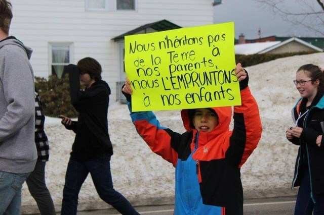 On marche pour l’environnement à l’école secondaire de l’Odyssée
