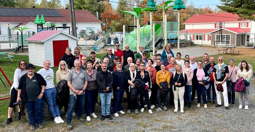 Un groupe de gestionnaires de camping français de passage dans la région
