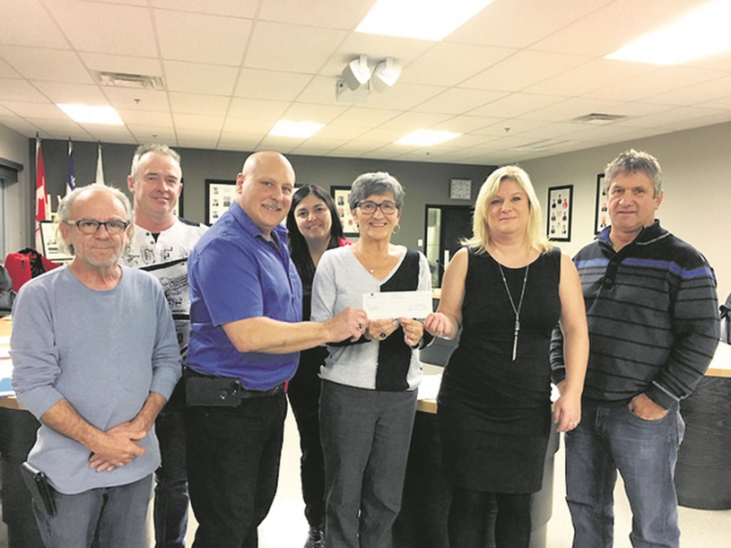Windsor remet 10 000 $ pour la rénovation de la façade du Esso Depan’Express