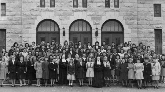 L'ODYSSÉE DES 100 POLONAISES À LA DIONNE SPINNING MILLS EN 1947