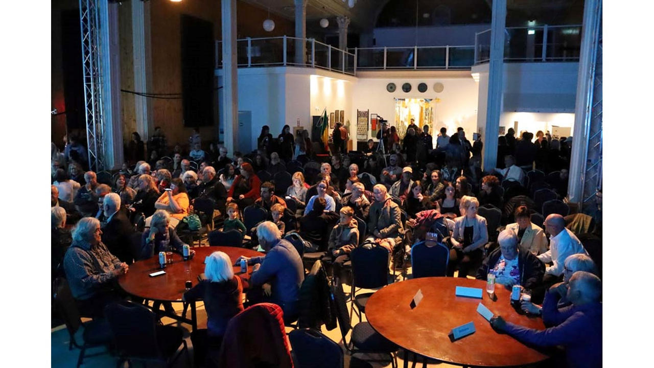 L’événement, qui aura su réunir plus de 200 personnes au Centre le Camillois de Saint-Camille le 17 octobre dernier, aura permis de faire l’éloge du monde des arts en ruralité et de ses artisans locaux.