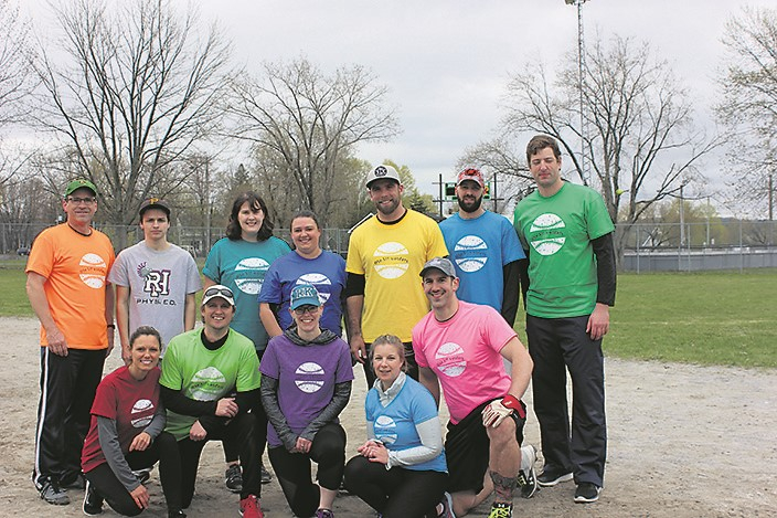 Le tournoi de balle lente au profit des écoles anglophones, de retour à Richmond