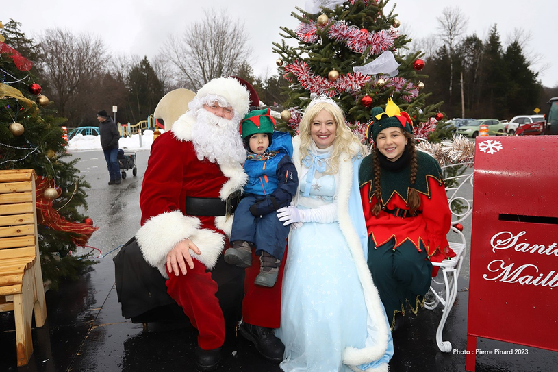 Malgré la pluie, le père Noël arrive à Windsor
