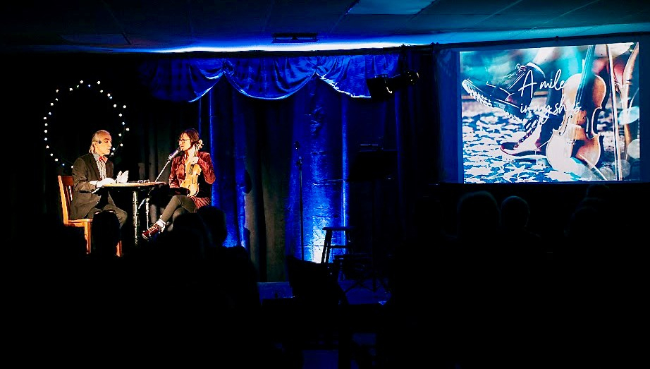 Photo d'une soirée Talk-Show à Saint-Georges-de-Windsor, qui fût animée de main de maître par l'artiste Richard Letendre en octobre 2022.