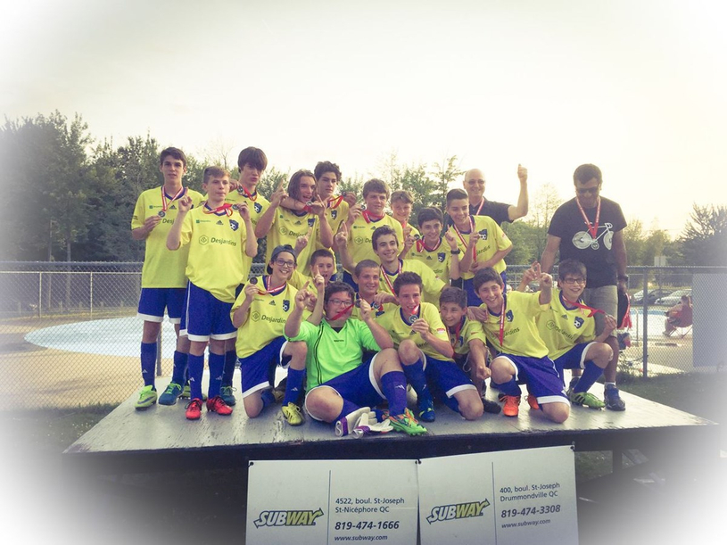 L’équipe du Nitro U14 de Windsor brille au tournoi de Drummonville