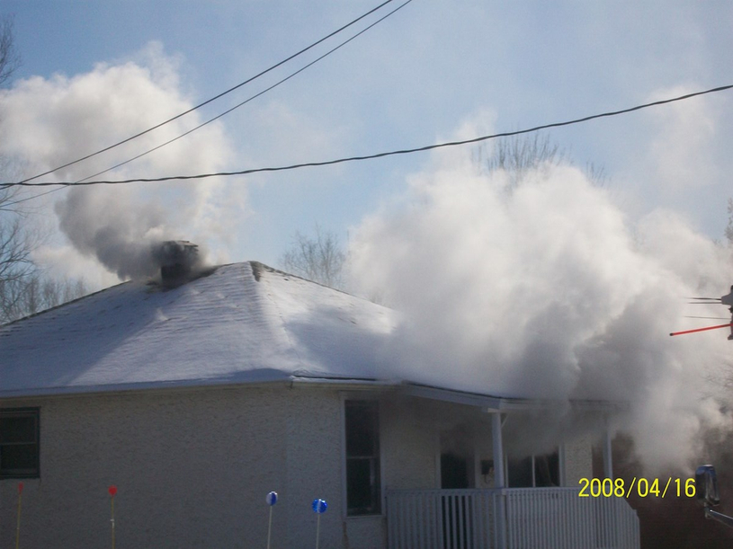 Feu sur la rue Ambroise-Dearden à Windsor