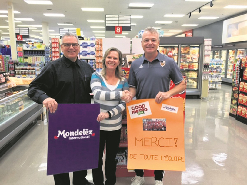 Coop Métro Plus remet 1000 $ au club de soccer juvénile de Danville-Asbestos
