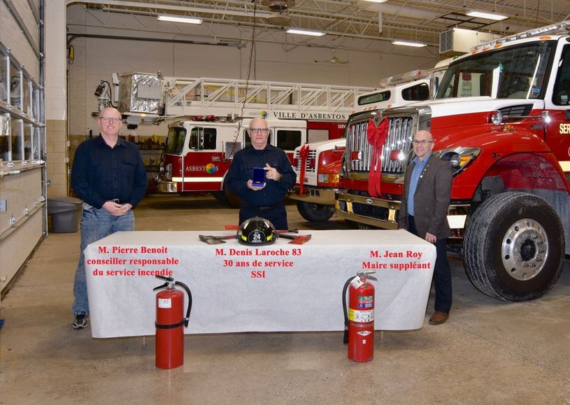 Des membres du Service Incendie de Val-Des-Sources honorés pour leurs années de service