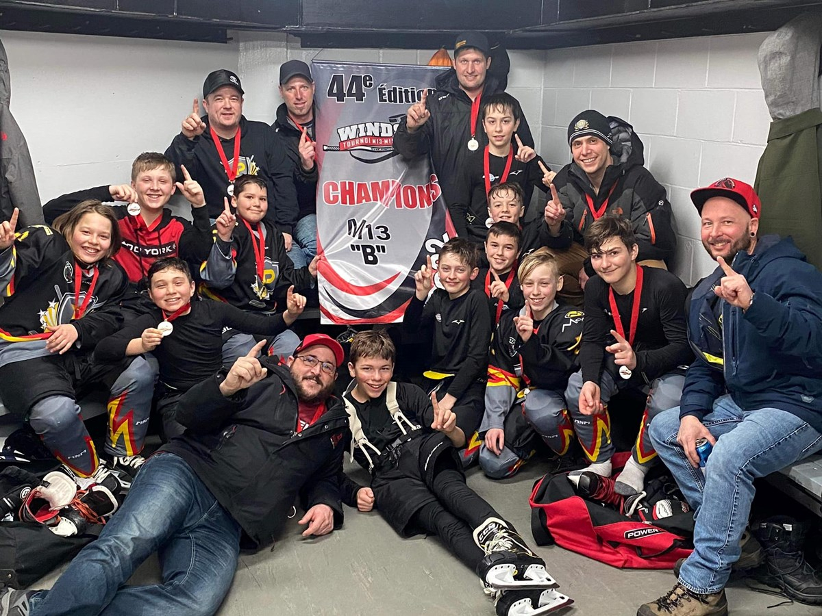 Dans une atmosphère électrisante, dans la catégorie M13 B, une équipe locale, le Promutuel du Val-Saint-François, a inscrit une victoire de 4-1 face au Phoenix 3 de Sherbrooke.
