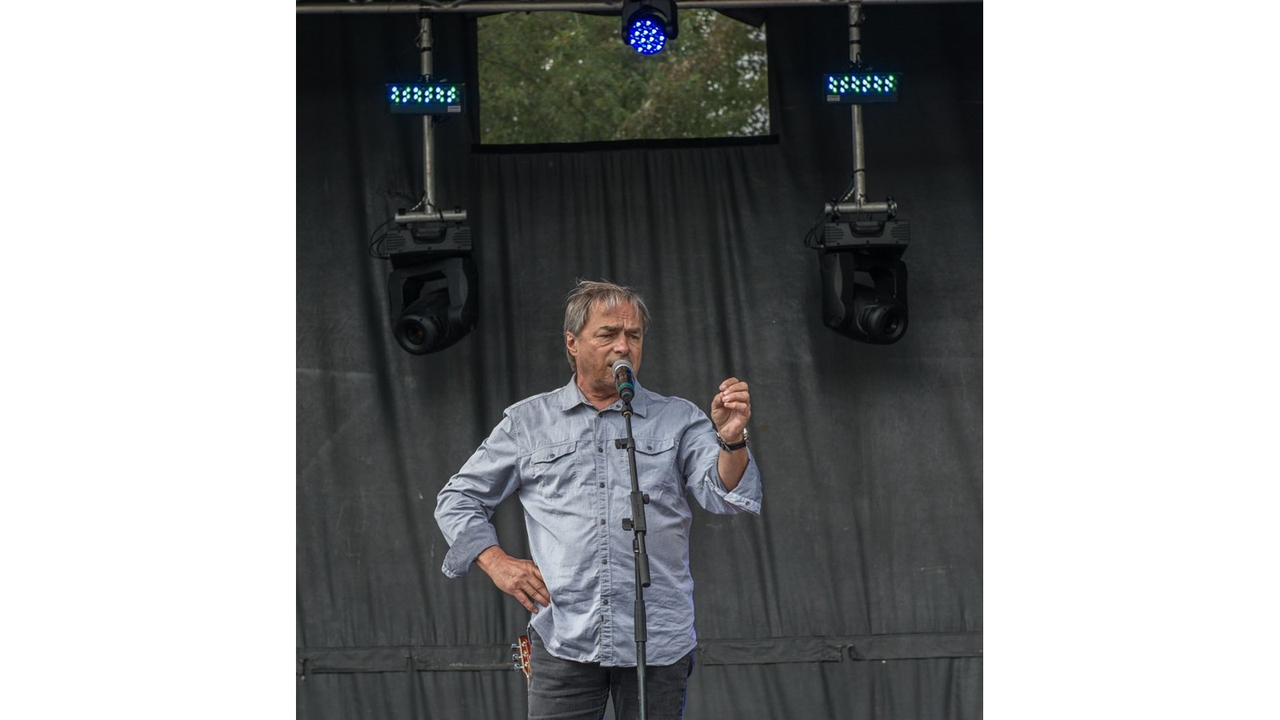 Un spectacle d’humoristes, dont François Léveillée, a été présenté le dimanche après-midi.