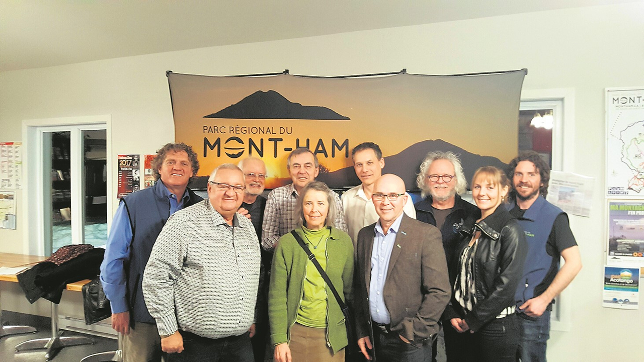 Pierre Therrien, Jacinte Pouliot, Jean Roy, Marie-Claude Gagné, Sylvain Valiquette, Langevin Gagnon, Georges Saint-Louis, Gino Desautels, Claude Dupont et Frédéric Therrien étaient réunis lors de l’AGA de l’organisme.