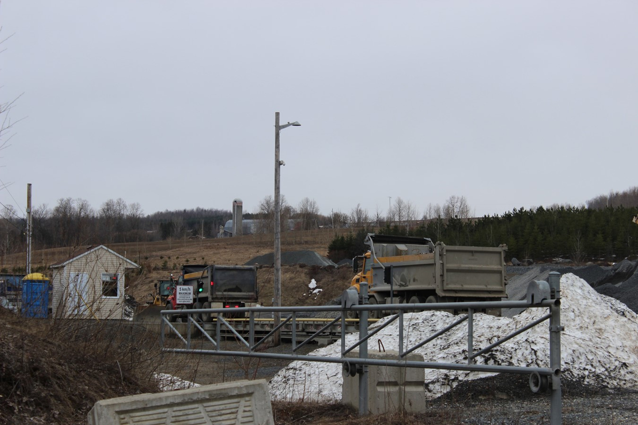 De nombreuses gravières tout le long de la Rivière. 