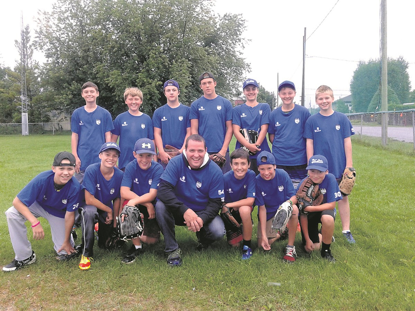 De la balle molle amicale pour les jeunes