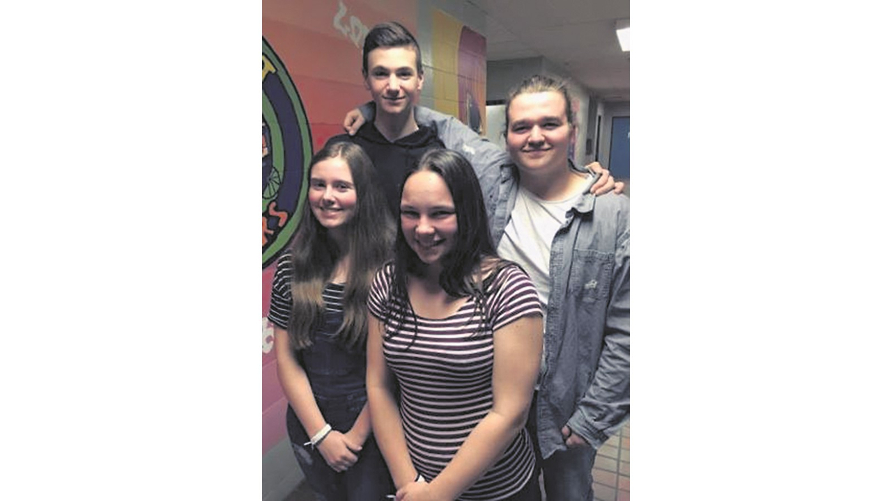 Les quatre élèves de l’école secondaire du Tournesol.