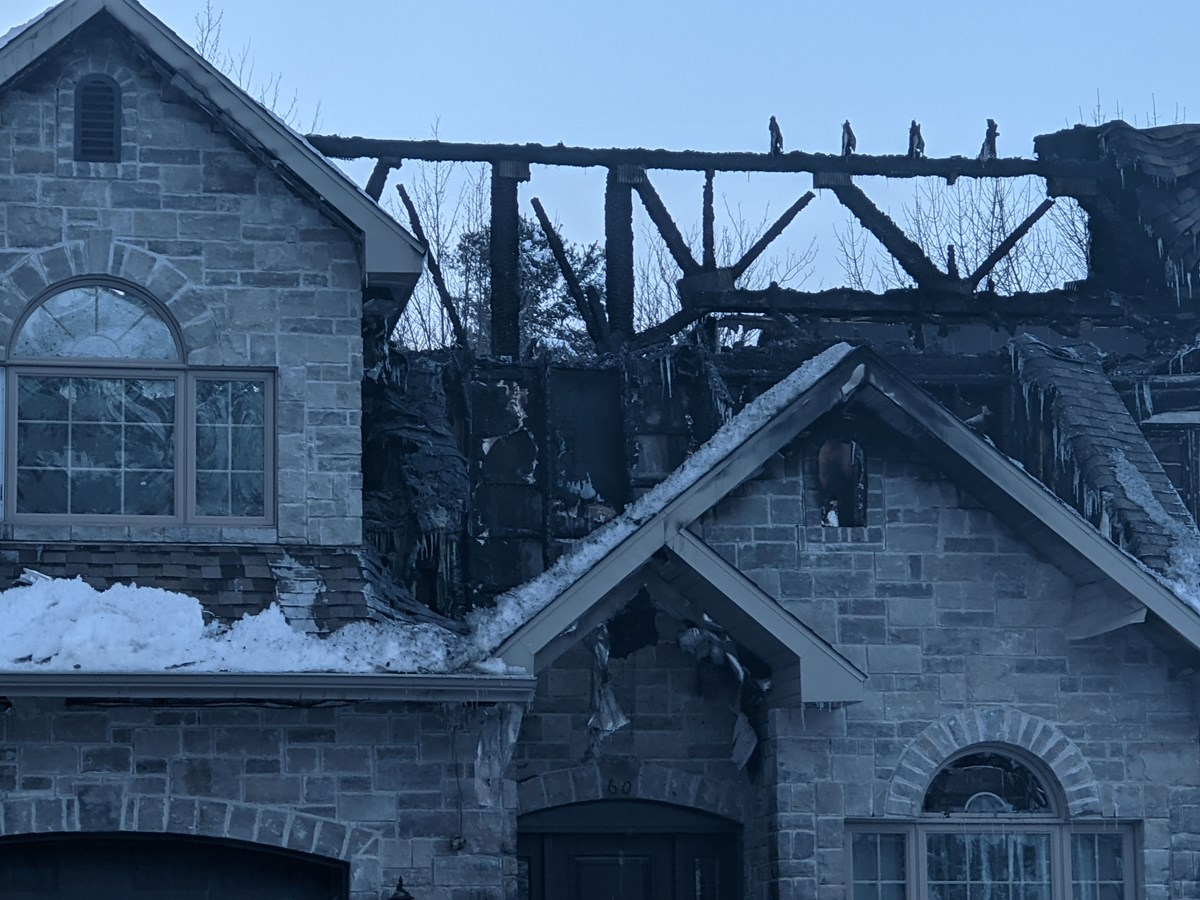 Une résidence familiale ravagée par le feu à Richmond