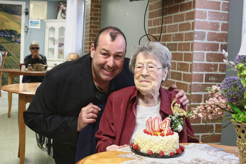 Les 104 ans de Mme Annette Houle célébrés à la Résidence Wotton