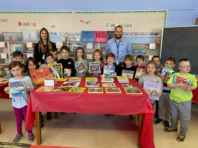 Domtar donne plus de 500 livres à l’école St-Francis de Richmond