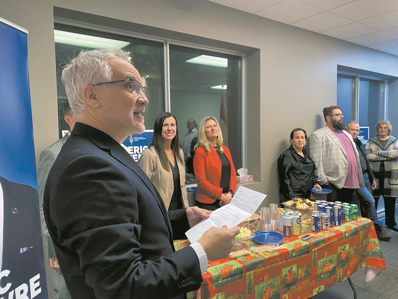 Eric Lefebvre inaugure son bureau à Windsor