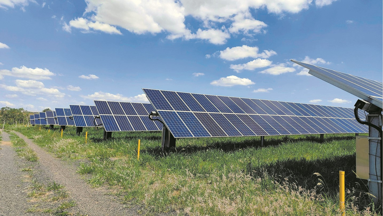 Un parc de 30 000 panneaux solaires pourrait être aménagé dans le parc industriel 4M 2 de Val-des-Sources.