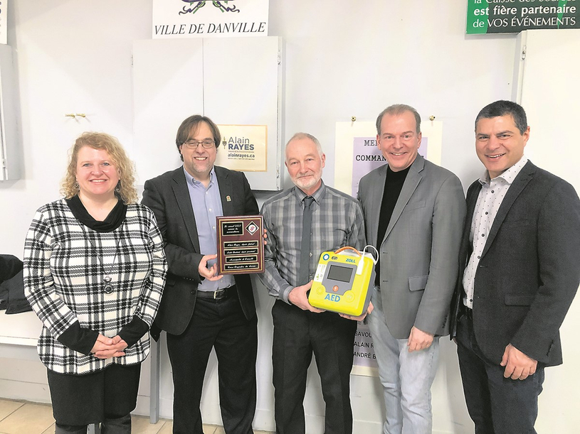 Un défibrillateur externe automatisé pour  les Chevaliers de Colomb de Danville