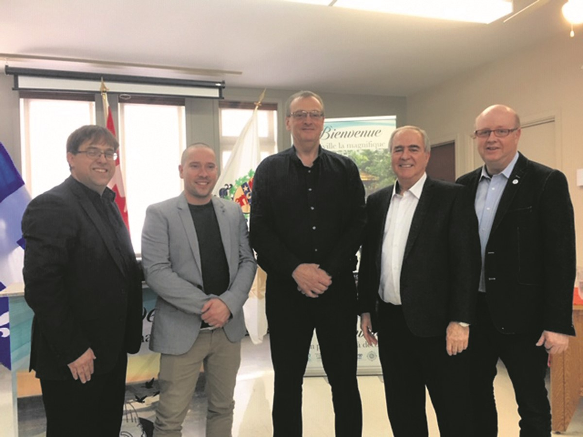De gauche à droite: Michel Plourde, Thomas Deshaies, Martin Lafleur, Pierre Corbeil et Hugues Grimard.