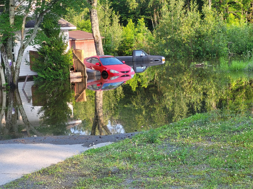 La crue des eaux surprend le secteur des Trois-Lacs