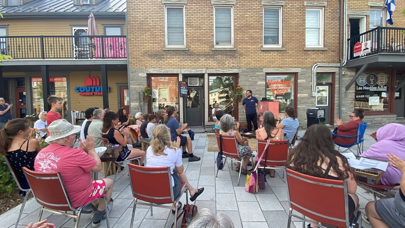 Un nouveau rendez-vous artistique hebdomadaire au cœur du Carré à Danville