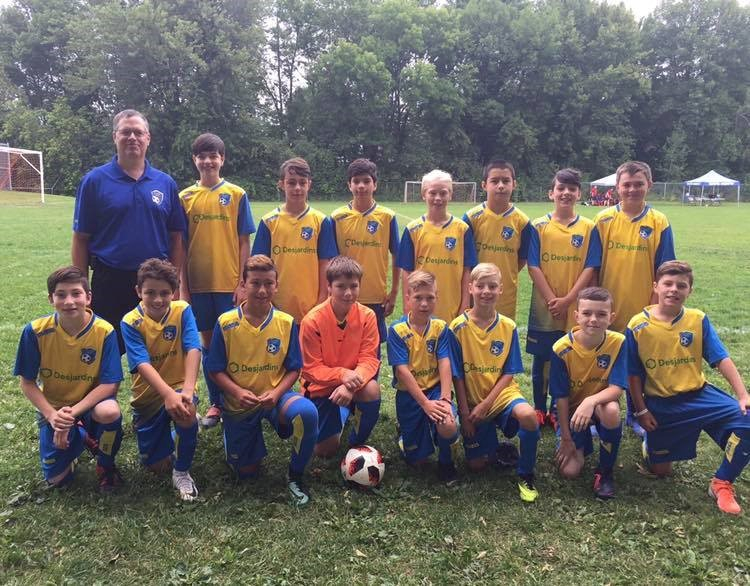 18 août. S’il y a quelques visages déçus sur cette photo, les U14A masculins peuvent être fiers d’eux face à une défaite de 3 à 1 en finale contre une équipe de Sherbrooke. Windsor a fait du bon travaille pour revenir au bercail avec la médaille d’argent.