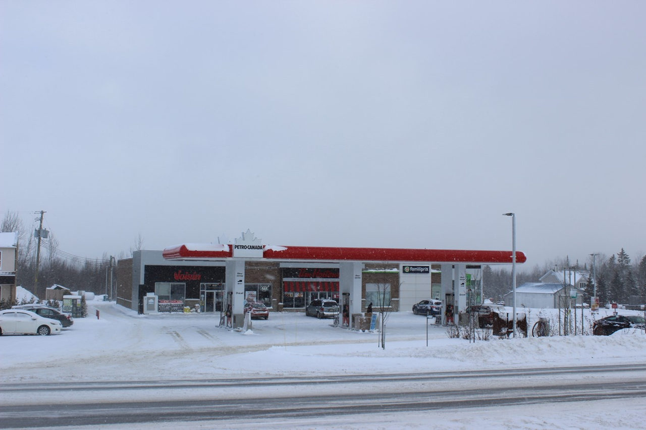 Le terrain du projet de la Coopérative de solidarité pour aînés devrait être situé à l’arrière du bâtiment commercial situé sur la route 222.  