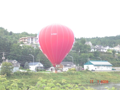 Mongolfière au-dessus rivière chaudière à beauceville