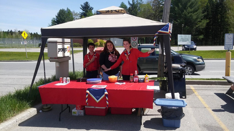 Vente de hot-dogs au profit des Aventuriers scouts de Windsor
