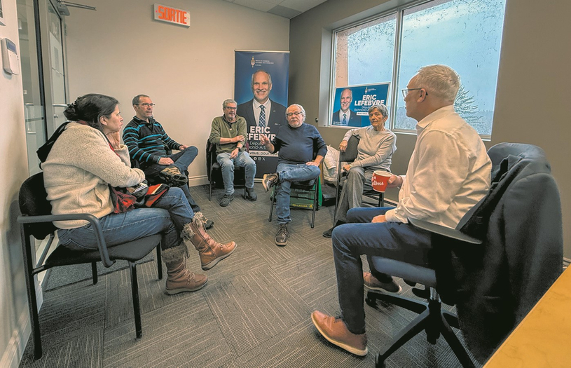 Une vingtaine de citoyens prennent le café avec le député Lefebvre