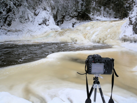 Activité de raquette et photo, rivière Pozer, parc des 7 chutes.