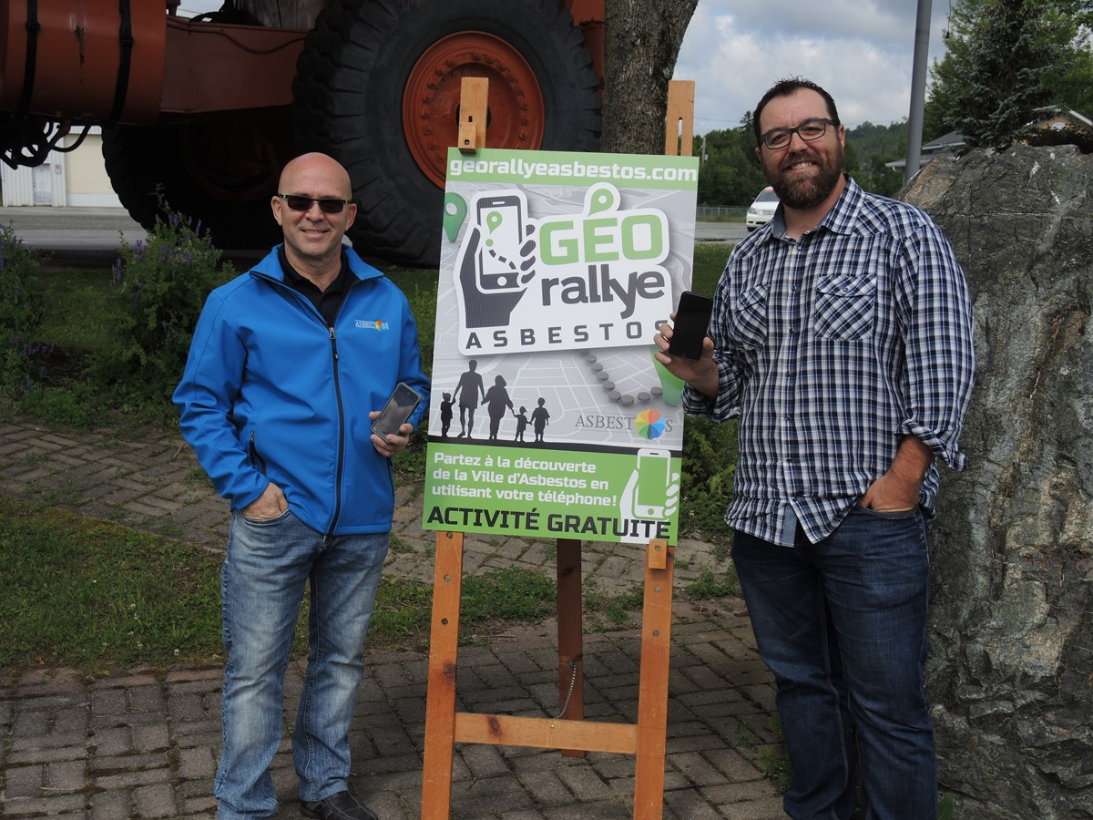 Jean-Roy, maire suppléant et conseiller municipal, était en compagnie du créateur de l’activité Charles-Antoine Leblanc de Virage Multimédia.