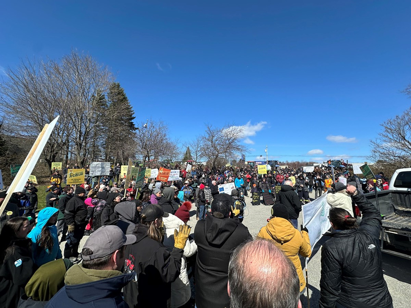 Les agriculteurs de la région se joignent à la manifestation